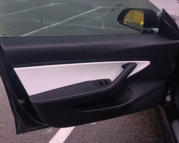 Черный Тесла Модель 3, объемом двигателя 0 л и пробегом 80 тыс. км за 15999 $, фото 5 на Automoto.ua