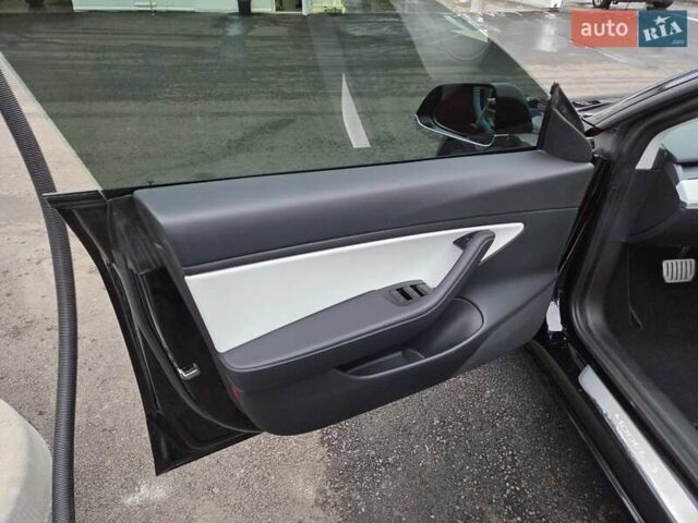 Чорний Тесла Модель 3, об'ємом двигуна 0 л та пробігом 91 тис. км за 21700 $, фото 33 на Automoto.ua