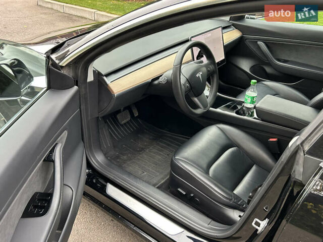 Черный Тесла Модель 3, объемом двигателя 0 л и пробегом 68 тыс. км за 17300 $, фото 9 на Automoto.ua