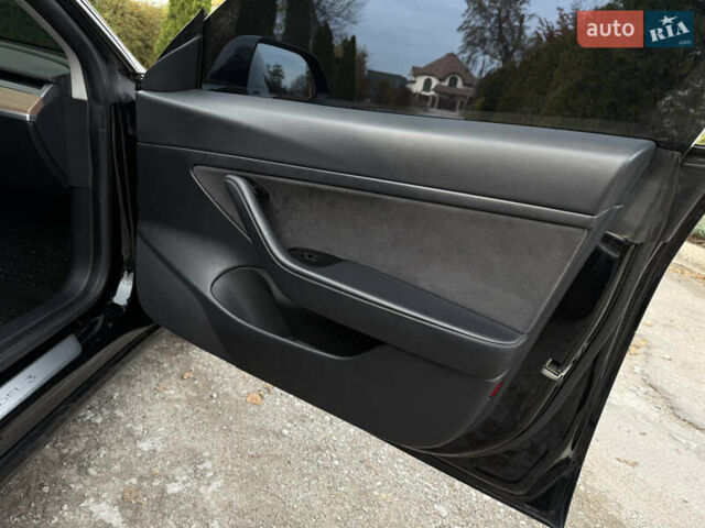 Чорний Тесла Модель 3, об'ємом двигуна 0 л та пробігом 100 тис. км за 15500 $, фото 40 на Automoto.ua