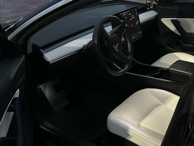 Чорний Тесла Модель 3, об'ємом двигуна 0 л та пробігом 120 тис. км за 13999 $, фото 8 на Automoto.ua