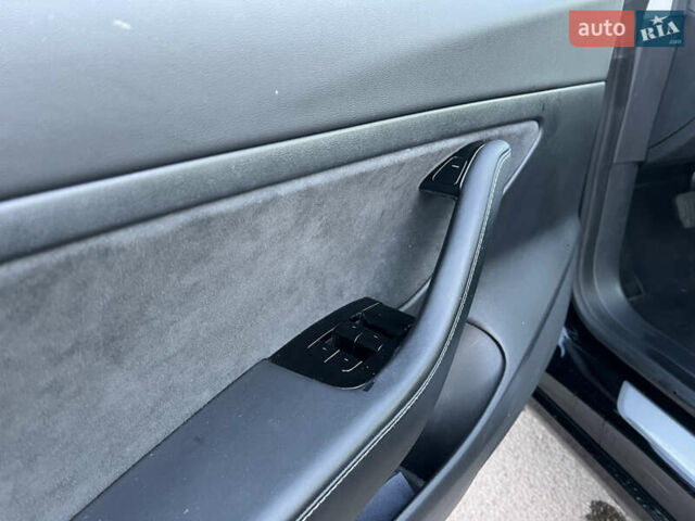 Черный Тесла Модель 3, объемом двигателя 0 л и пробегом 150 тыс. км за 18500 $, фото 35 на Automoto.ua