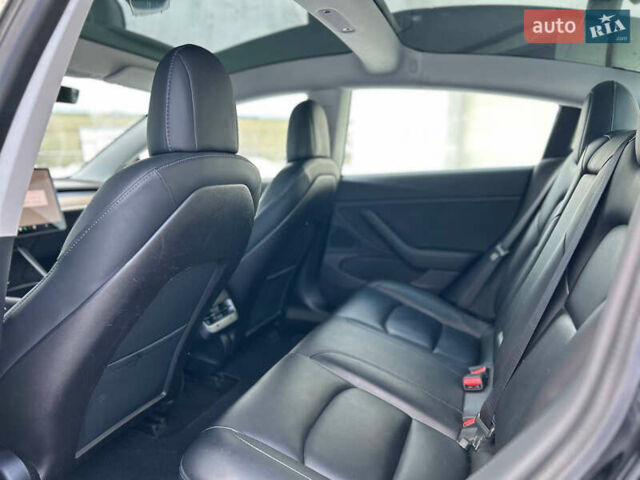 Чорний Тесла Модель 3, об'ємом двигуна 0 л та пробігом 75 тис. км за 16500 $, фото 8 на Automoto.ua