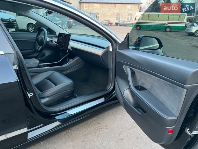 Чорний Тесла Модель 3, об'ємом двигуна 0 л та пробігом 250 тис. км за 16500 $, фото 37 на Automoto.ua