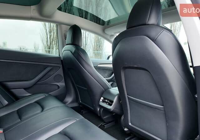 Черный Тесла Модель 3, объемом двигателя 0 л и пробегом 64 тыс. км за 22990 $, фото 11 на Automoto.ua