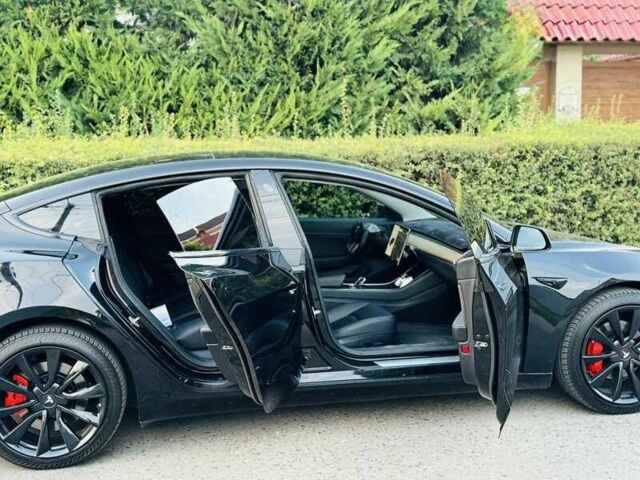 Чорний Тесла Модель 3, об'ємом двигуна 0 л та пробігом 54 тис. км за 14999 $, фото 6 на Automoto.ua