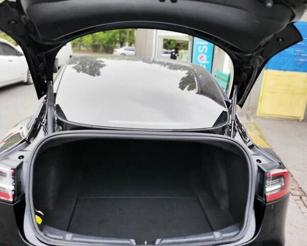 Черный Тесла Модель 3, объемом двигателя 0 л и пробегом 250 тыс. км за 17499 $, фото 11 на Automoto.ua