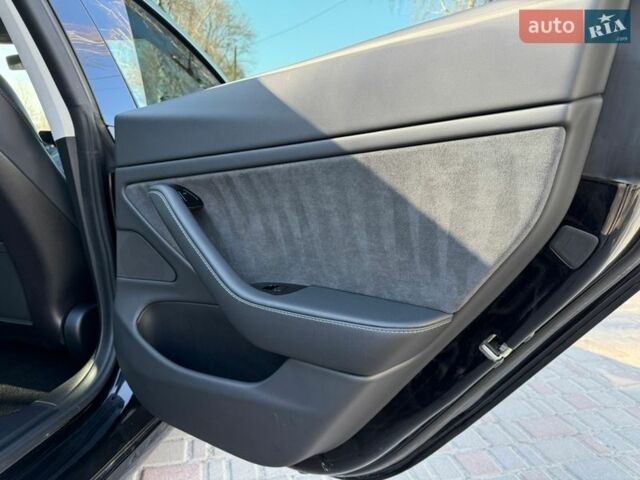 Черный Тесла Модель 3, объемом двигателя 0 л и пробегом 123 тыс. км за 18999 $, фото 52 на Automoto.ua