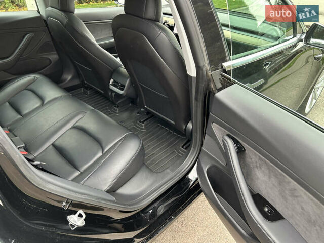 Черный Тесла Модель 3, объемом двигателя 0 л и пробегом 68 тыс. км за 17300 $, фото 12 на Automoto.ua