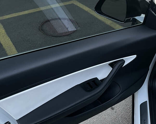 Чорний Тесла Модель 3, об'ємом двигуна 0 л та пробігом 103 тис. км за 19000 $, фото 12 на Automoto.ua