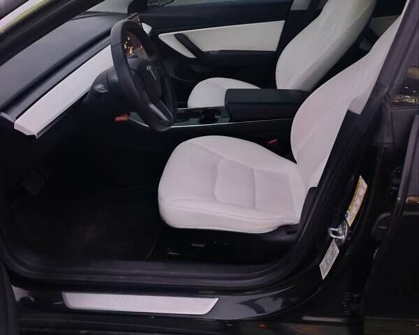 Черный Тесла Модель 3, объемом двигателя 0 л и пробегом 80 тыс. км за 15999 $, фото 3 на Automoto.ua