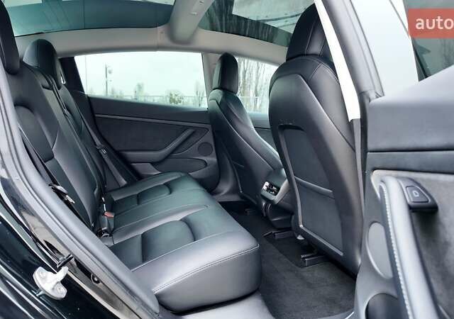 Черный Тесла Модель 3, объемом двигателя 0 л и пробегом 64 тыс. км за 22990 $, фото 9 на Automoto.ua