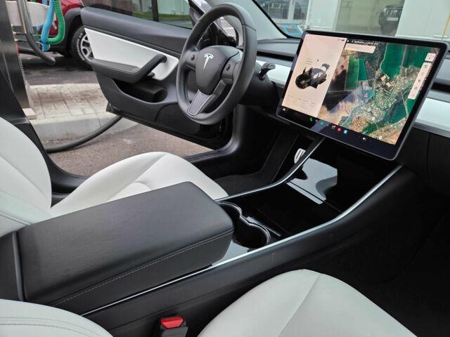 Чорний Тесла Модель 3, об'ємом двигуна 0 л та пробігом 91 тис. км за 20900 $, фото 10 на Automoto.ua