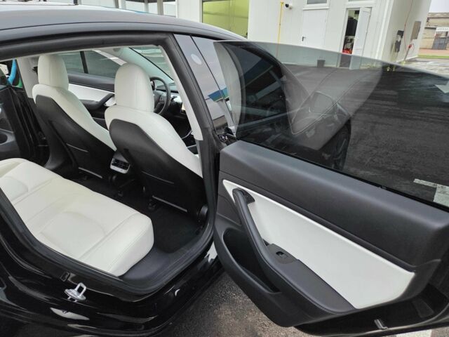 Чорний Тесла Модель 3, об'ємом двигуна 0 л та пробігом 91 тис. км за 20900 $, фото 11 на Automoto.ua