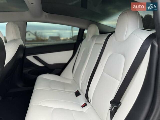 Тесла Модель 3 2020 у Києві на Automoto.ua Чорний Тесла Модель 3, об'ємом двигуна 0 л та пробігом 74 тис. км за 19000 $, фото 7 на Automoto.ua