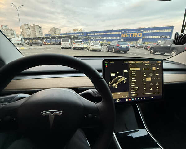 Тесла Модель 3 2020 в Киеве на Automoto.ua Черный Тесла Модель 3, объемом двигателя 0 л и пробегом 381 тыс. км за 14000 $, фото 5 на Automoto.ua