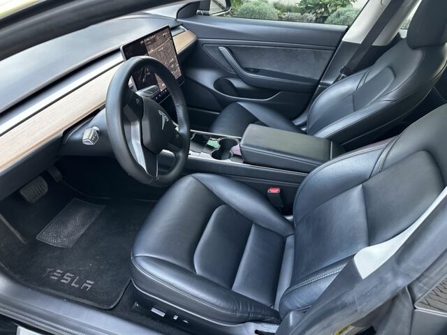 Чорний Тесла Модель 3, об'ємом двигуна 0 л та пробігом 176 тис. км за 15850 $, фото 8 на Automoto.ua