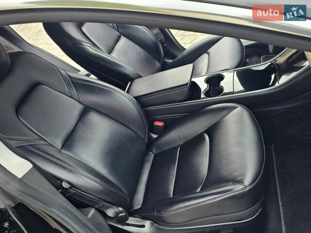 Чорний Тесла Модель 3, об'ємом двигуна 0 л та пробігом 125 тис. км за 17899 $, фото 43 на Automoto.ua
