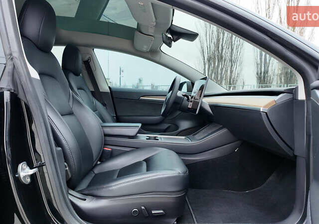 Черный Тесла Модель 3, объемом двигателя 0 л и пробегом 64 тыс. км за 22990 $, фото 12 на Automoto.ua