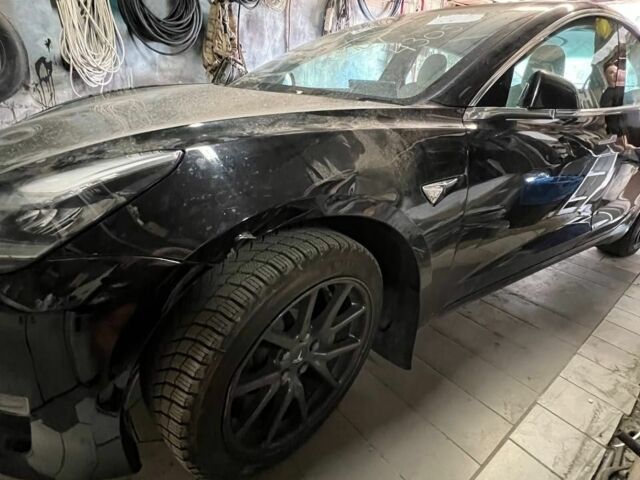 Чорний Тесла Модель 3, об'ємом двигуна 0 л та пробігом 103 тис. км за 12300 $, фото 1 на Automoto.ua