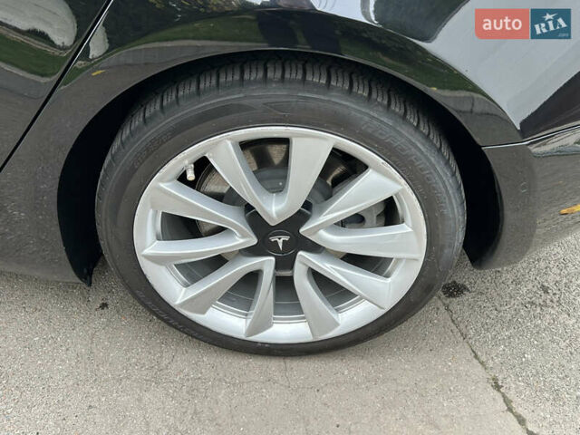 Черный Тесла Модель 3, объемом двигателя 0 л и пробегом 68 тыс. км за 17300 $, фото 16 на Automoto.ua