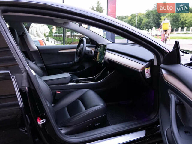 Тесла Модель 3 2020 у Одесі на Automoto.ua Чорний Тесла Модель 3, об'ємом двигуна 0 л та пробігом 134 тис. км за 13000 $, фото 7 на Automoto.ua