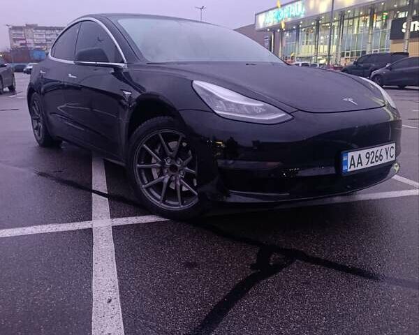 Черный Тесла Модель 3, объемом двигателя 0 л и пробегом 80 тыс. км за 15999 $, фото 2 на Automoto.ua