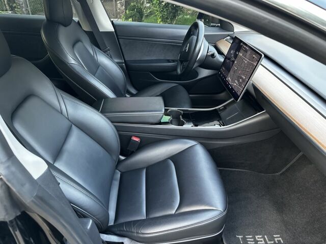 Чорний Тесла Модель 3, об'ємом двигуна 0 л та пробігом 176 тис. км за 15850 $, фото 13 на Automoto.ua