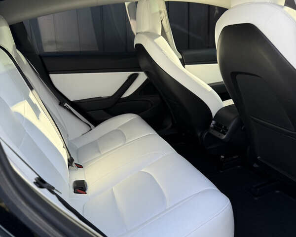 Чорний Тесла Модель 3, об'ємом двигуна 0 л та пробігом 39 тис. км за 20200 $, фото 4 на Automoto.ua