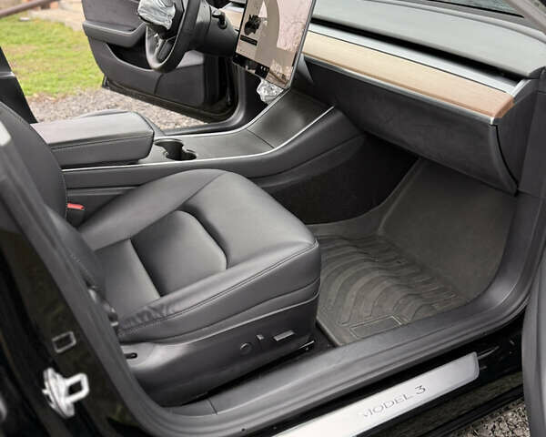 Чорний Тесла Модель 3, об'ємом двигуна 0 л та пробігом 95 тис. км за 10700 $, фото 15 на Automoto.ua