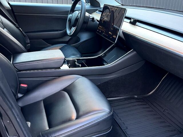 Черный Тесла Модель 3, объемом двигателя 0 л и пробегом 130 тыс. км за 19800 $, фото 10 на Automoto.ua
