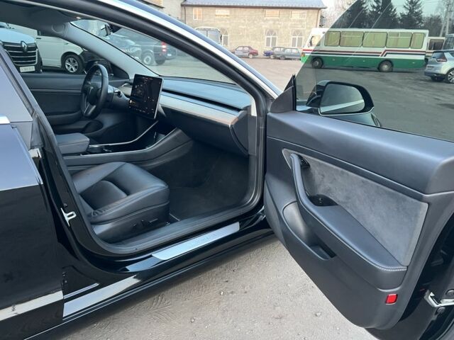 Чорний Тесла Модель 3, об'ємом двигуна 0 л та пробігом 200 тис. км за 17000 $, фото 18 на Automoto.ua