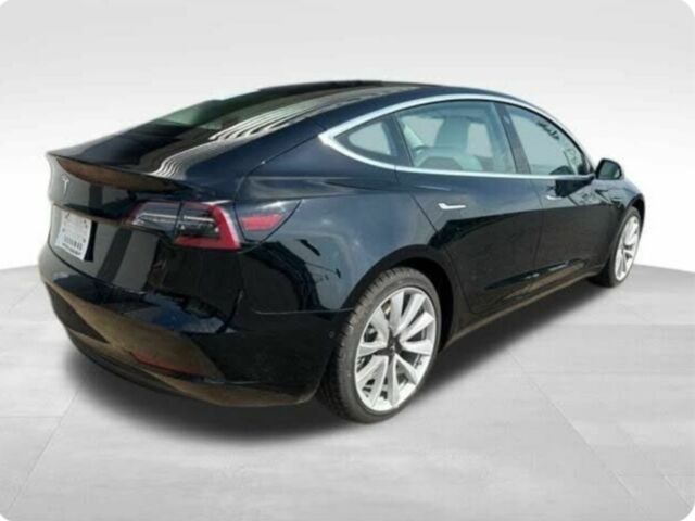 Черный Тесла Модель 3, объемом двигателя 0 л и пробегом 77 тыс. км за 18000 $, фото 2 на Automoto.ua