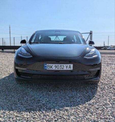 Черный Тесла Модель 3, объемом двигателя 0 л и пробегом 145 тыс. км за 17300 $, фото 1 на Automoto.ua