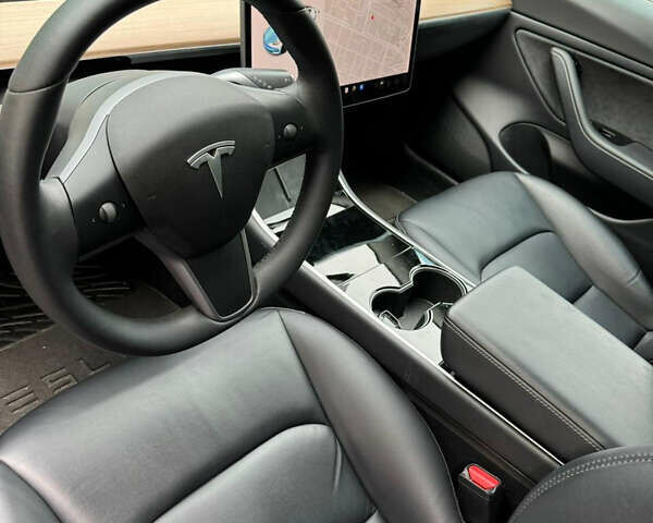 Чорний Тесла Модель 3, об'ємом двигуна 0 л та пробігом 44 тис. км за 19999 $, фото 9 на Automoto.ua