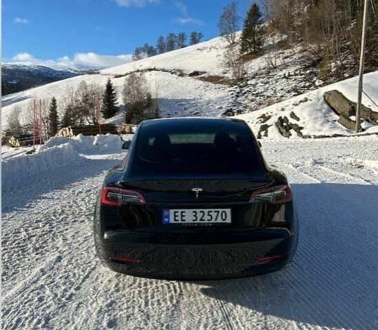 Чорний Тесла Модель 3, об'ємом двигуна 0 л та пробігом 127 тис. км за 14300 $, фото 2 на Automoto.ua