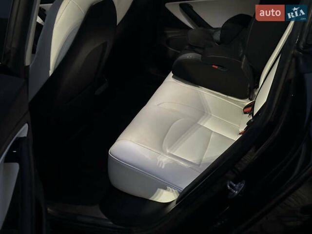 Чорний Тесла Модель 3, об'ємом двигуна 0 л та пробігом 120 тис. км за 13999 $, фото 9 на Automoto.ua