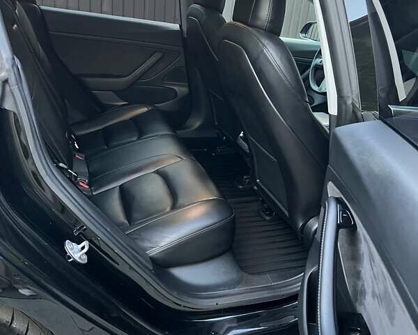 Черный Тесла Модель 3, объемом двигателя 0 л и пробегом 130 тыс. км за 22000 $, фото 3 на Automoto.ua