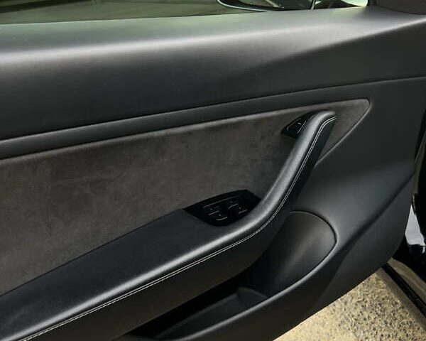 Чорний Тесла Модель 3, об'ємом двигуна 0 л та пробігом 165 тис. км за 17400 $, фото 26 на Automoto.ua