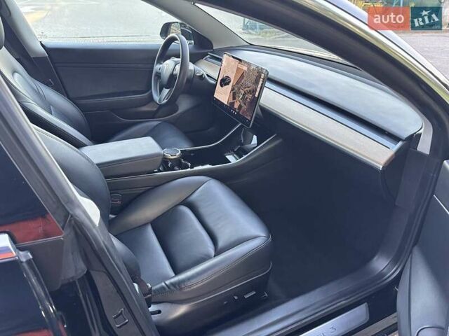 Чорний Тесла Модель 3, об'ємом двигуна 0 л та пробігом 120 тис. км за 15999 $, фото 2 на Automoto.ua