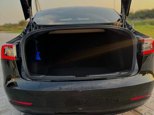 Чорний Тесла Модель 3, об'ємом двигуна 0 л та пробігом 180 тис. км за 17300 $, фото 3 на Automoto.ua