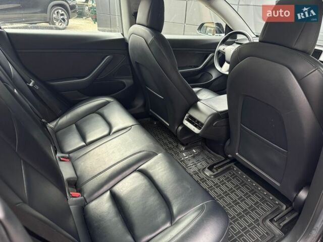 Чорний Тесла Модель 3, об'ємом двигуна 0 л та пробігом 173 тис. км за 20500 $, фото 16 на Automoto.ua