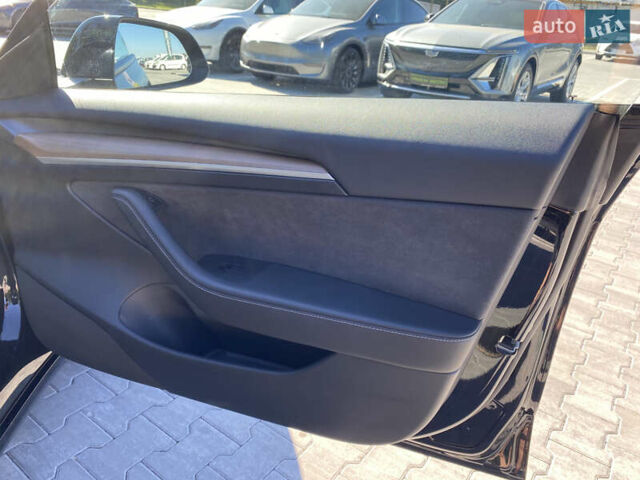 Черный Тесла Модель 3, объемом двигателя 0 л и пробегом 61 тыс. км за 26800 $, фото 12 на Automoto.ua