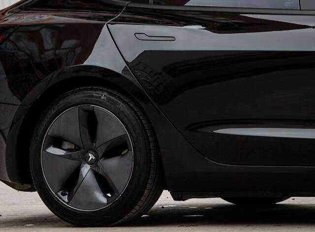 Чорний Тесла Модель 3, об'ємом двигуна 0 л та пробігом 98 тис. км за 17500 $, фото 6 на Automoto.ua