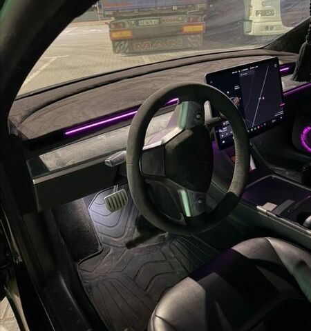 Чорний Тесла Модель 3, об'ємом двигуна 0 л та пробігом 57 тис. км за 22500 $, фото 4 на Automoto.ua