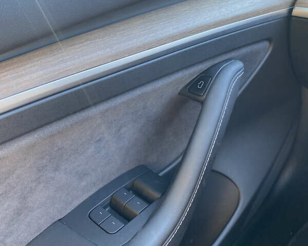 Черный Тесла Модель 3, объемом двигателя 0 л и пробегом 61 тыс. км за 26800 $, фото 14 на Automoto.ua