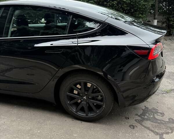 Чорний Тесла Модель 3, об'ємом двигуна 0 л та пробігом 65 тис. км за 18200 $, фото 2 на Automoto.ua