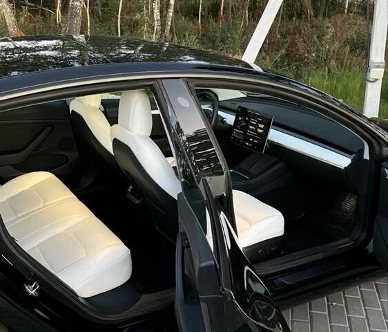 Чорний Тесла Модель 3, об'ємом двигуна 0 л та пробігом 99 тис. км за 33000 $, фото 6 на Automoto.ua