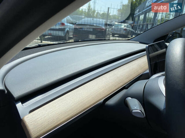 Черный Тесла Модель 3, объемом двигателя 0 л и пробегом 61 тыс. км за 27500 $, фото 14 на Automoto.ua