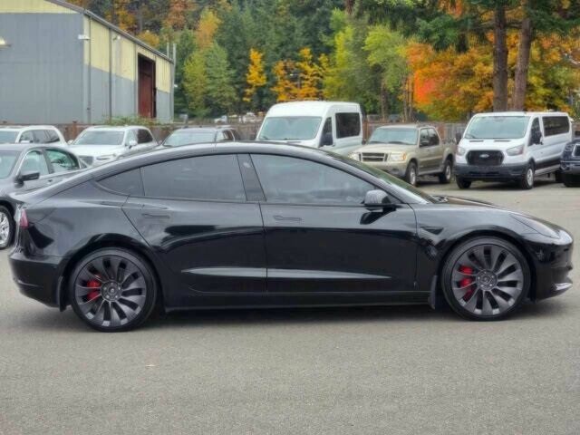 Черный Тесла Модель 3, объемом двигателя 0 л и пробегом 15 тыс. км за 28000 $, фото 3 на Automoto.ua